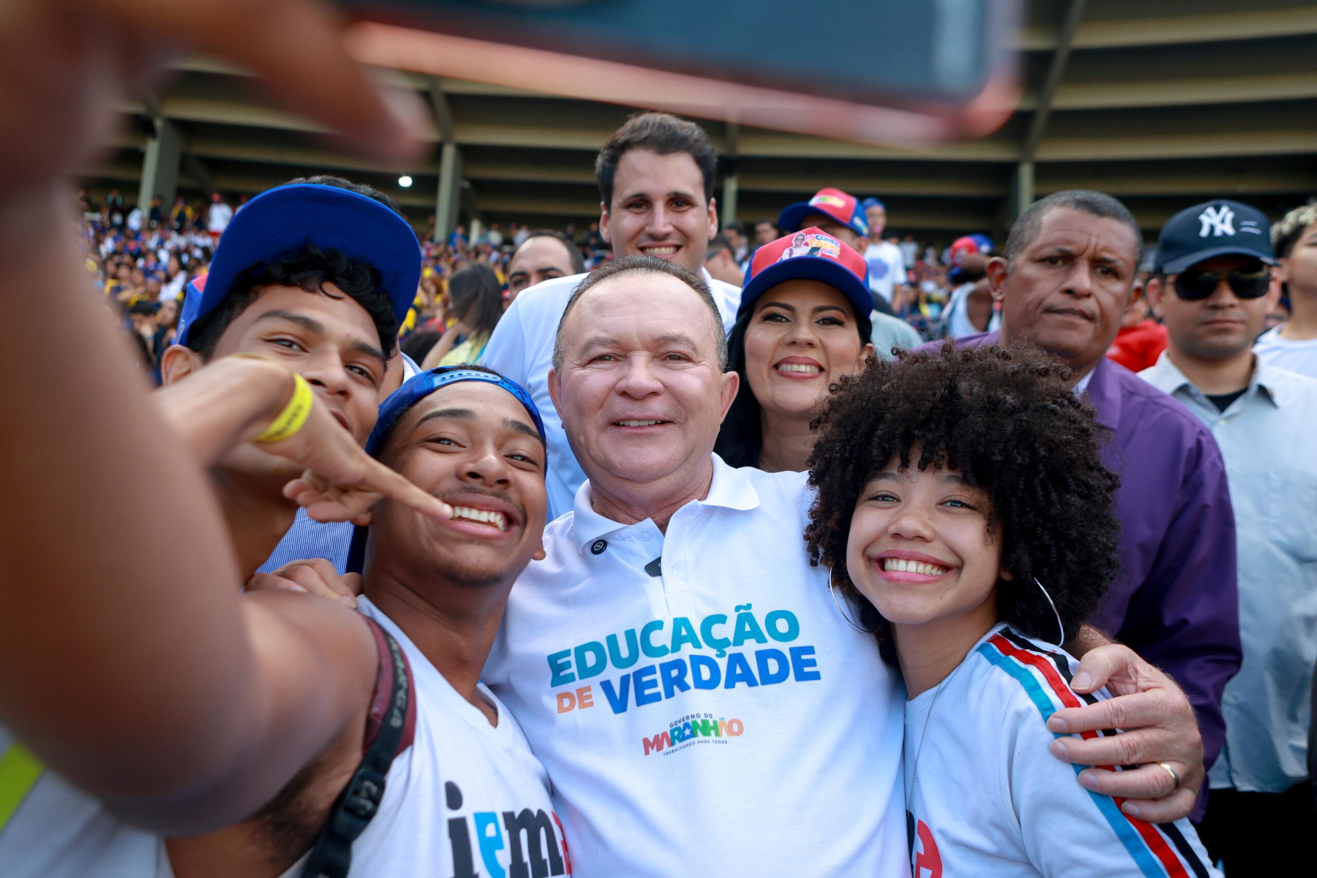 Tô conectado: Brandão inicia a entrega de cerca 250 mil tablets a estudantes e assina medida provisória que institui programa Educação de Verdade