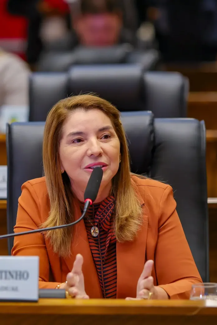 Partido se faz é com gente, com político e com voto. E isso nós temos”, afirma Iracema Vale sobre mudanças no PSB