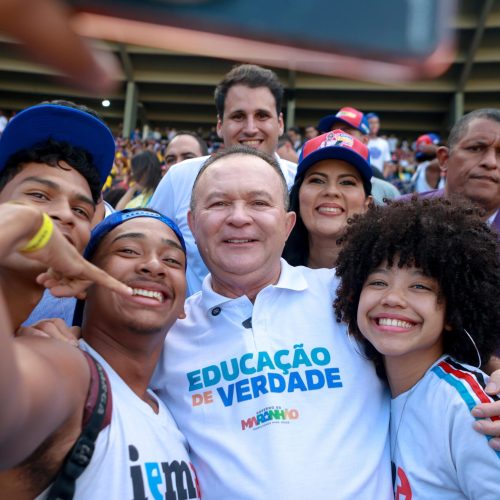 Tô conectado: Brandão inicia a entrega de cerca 250 mil tablets a estudantes e assina medida provisória que institui programa Educação de Verdade